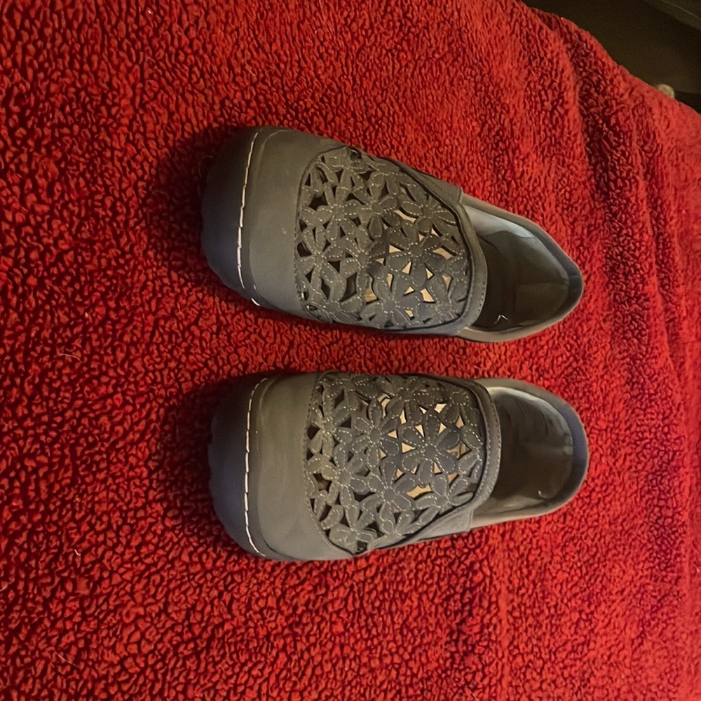 Womens Shoes